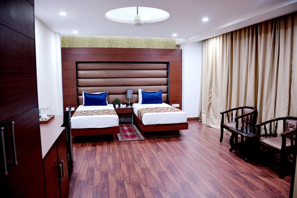 Geetika Galaxy Hotel Κανπούρ Εξωτερικό φωτογραφία