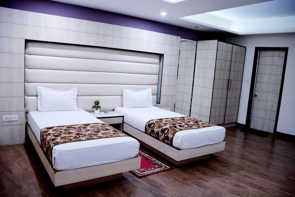 Geetika Galaxy Hotel Κανπούρ Εξωτερικό φωτογραφία