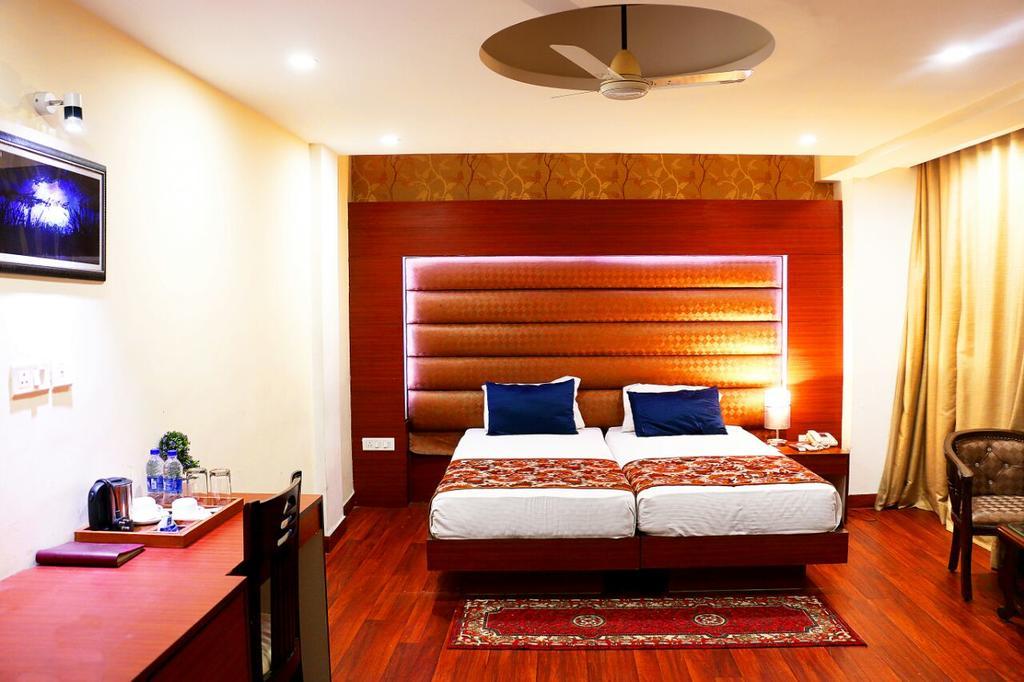 Geetika Galaxy Hotel Κανπούρ Εξωτερικό φωτογραφία
