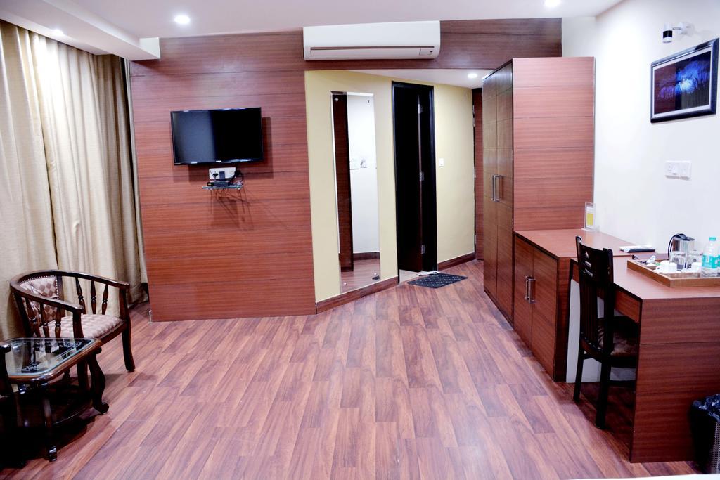 Geetika Galaxy Hotel Κανπούρ Εξωτερικό φωτογραφία